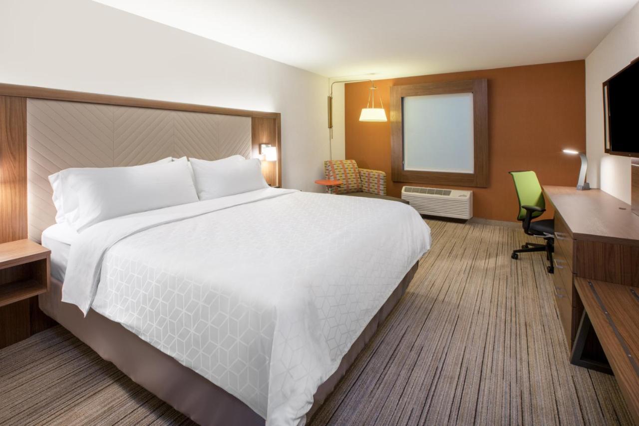 Express & - - Taylors By Ihg Hotel